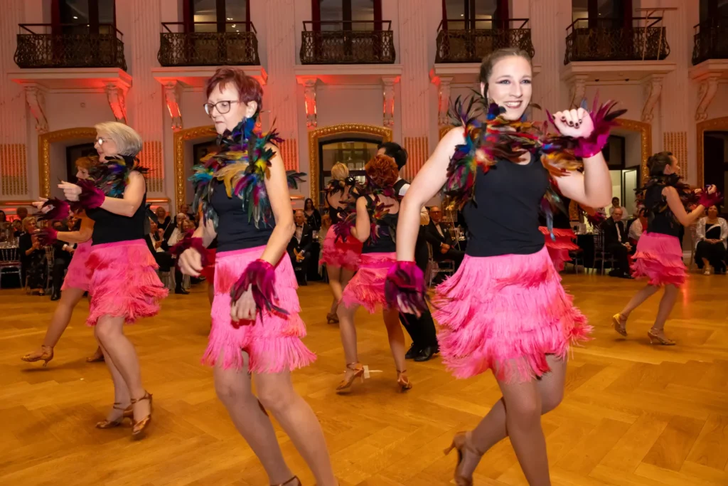 Wie Tanzen Fitness fördert - Latin Ladies: Selbst ist die Frau.